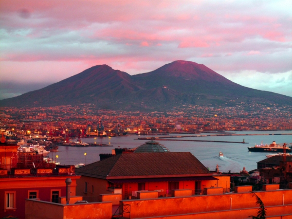 A JOURNEY TO DISCOVER NAPLES AND POMPEII